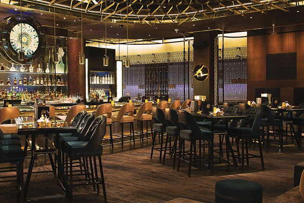 Sumérgete en la exclusividad y el glamour de ALIBI Ultra Lounge en el Aria Hotel y Casino. Un lugar donde la diversión y la sofisticación se encuentran en perfecta armonía.