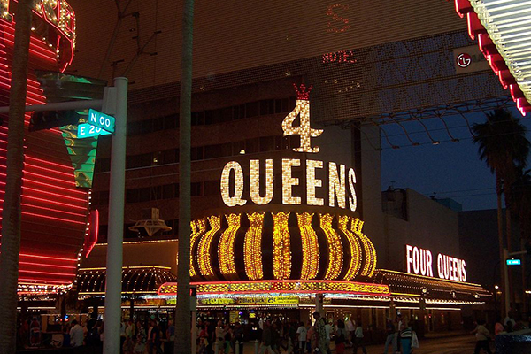 Explora el encanto y la emoción de Four Queens Hotel y Casino en Las Vegas. Sumérgete en un mundo de lujo, entretenimiento y diversión sin igual