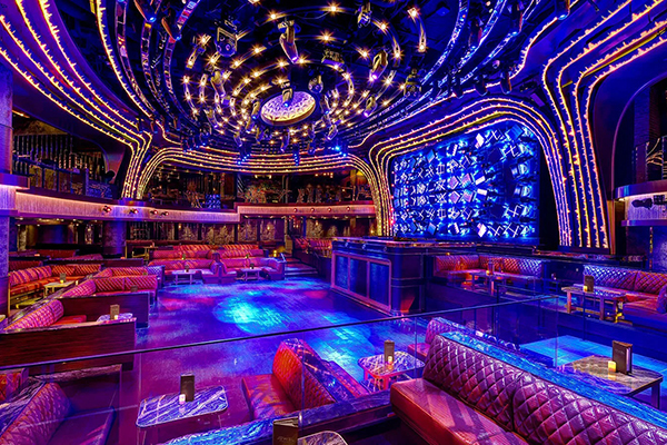 "Descubre la fascinante atmósfera de JEWEL Nightclub en el Aria Hotel y Casino, donde la diversión y el glamour se unen para brindarte una experiencia única en Las Vegas.